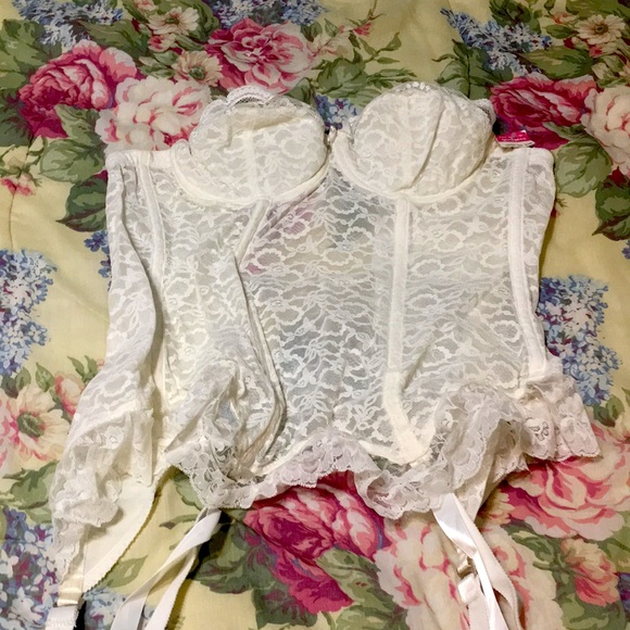 Lace Corset - Picture 1 of 4